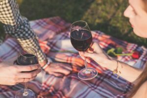 Découvrez notre sélection de vins rouges du Languedoc à déguster en été.
